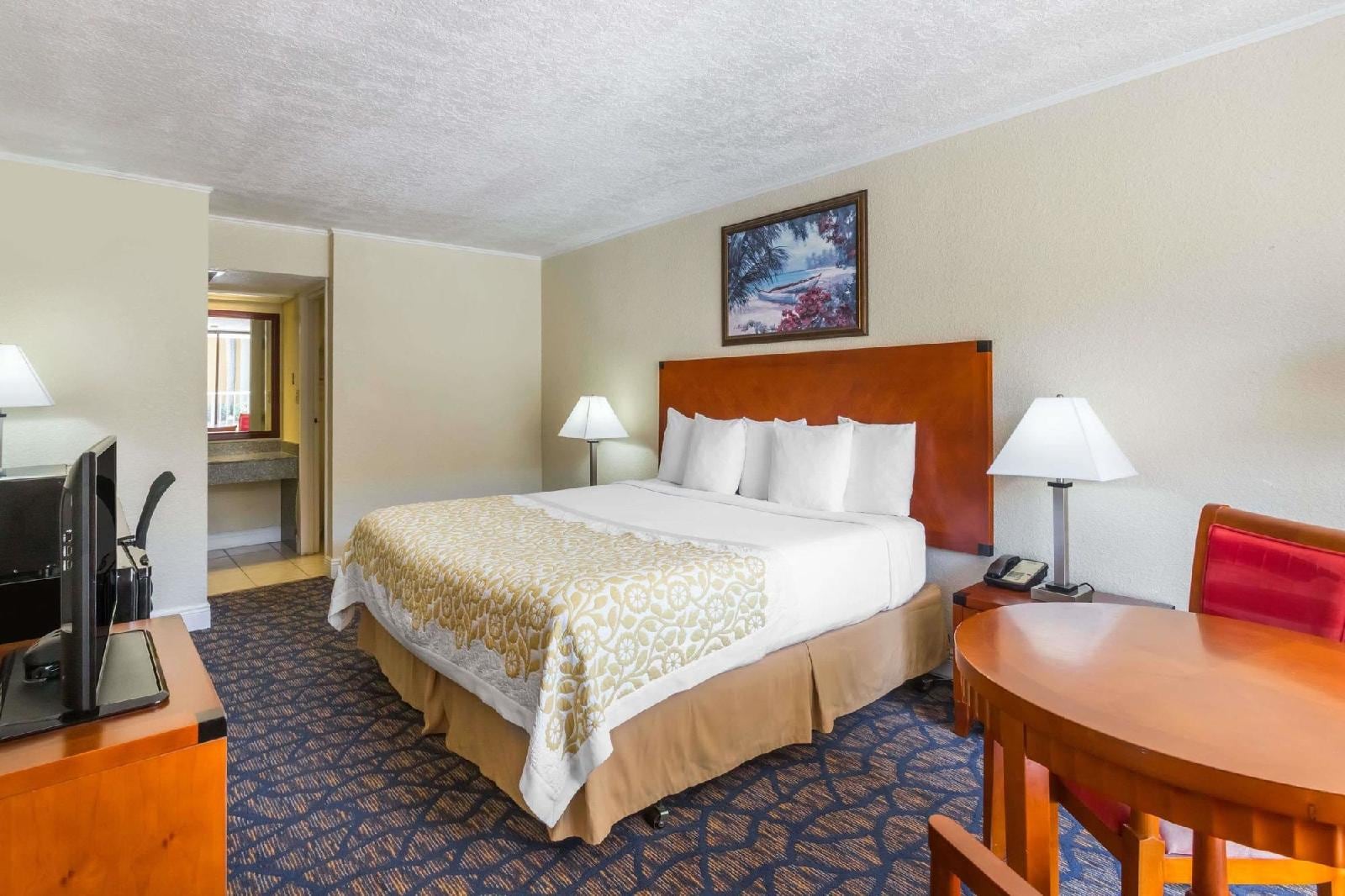 Days Inn and Suites by Wyndham Clermont - photo 12