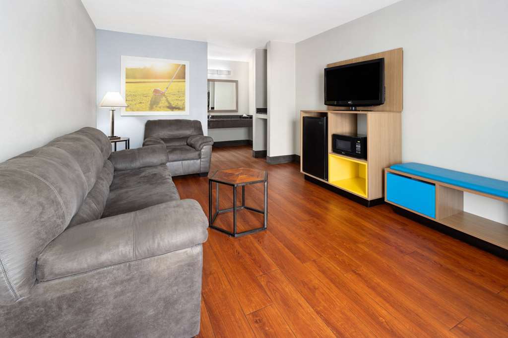 Days Inn by Wyndham Americus - photo 26
