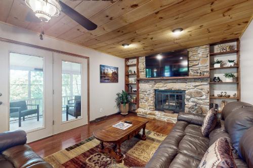 Hillside Cottage — 4-Star Luxury Hotel in None, United States