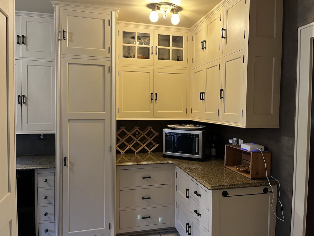 Historic Twin Tudors Inn - photo 49