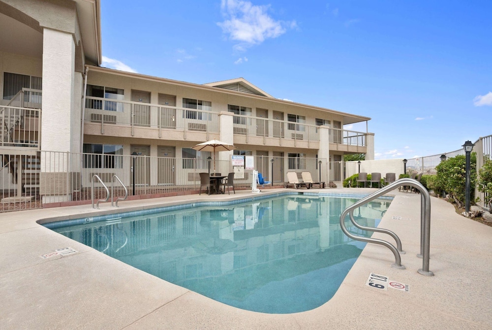 Days Inn by Wyndham Globe - photo 12
