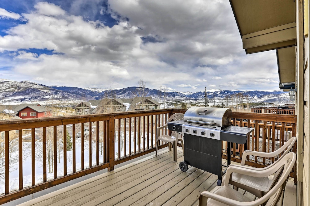 11 Mi to Keystone Silverthorne Condo with Deck — 4-Star Luxury Hotel in Silverthorne, United States