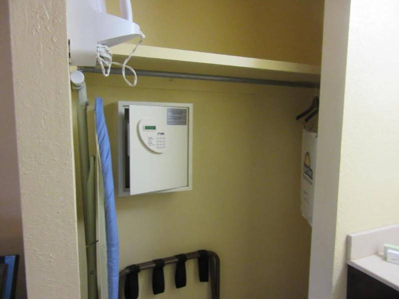 Days Inn by Wyndham Charleston Historic District - photo 23