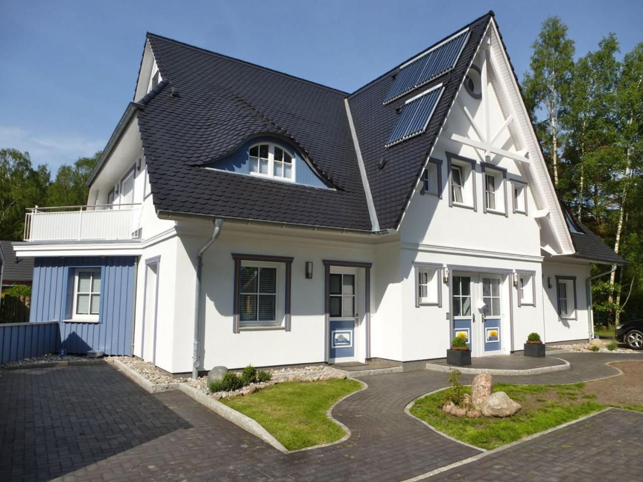 Lavendelblume 4 Sterne inklusive eigener BikeBox mit Strom Wäschepaket Power WLAN Parkplatz early CheckIn # Bestpreisgarantie # — 4-Star Luxury Hotel in Zingst, Germany