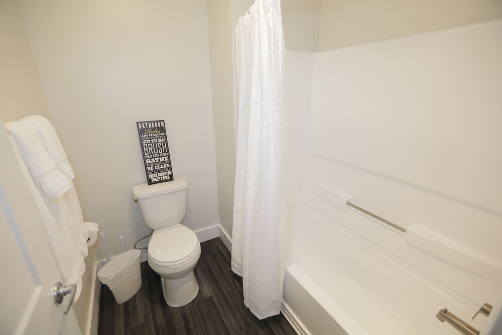 Hollywood Central Suites - photo 24