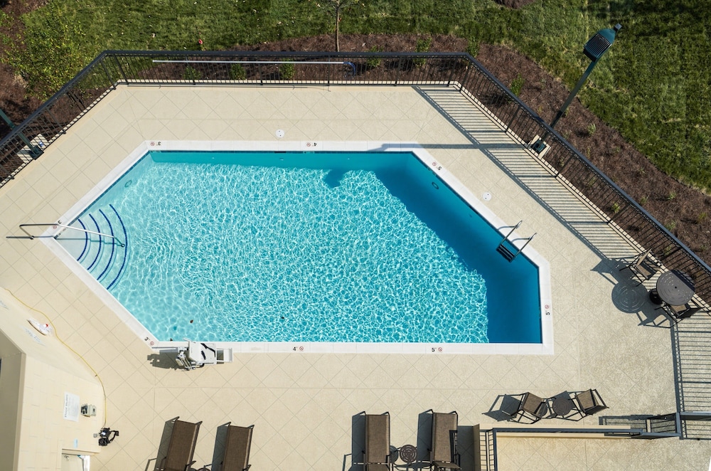 Holiday Inn Express & Suites Franklin Berry Farms by IHG - photo 36