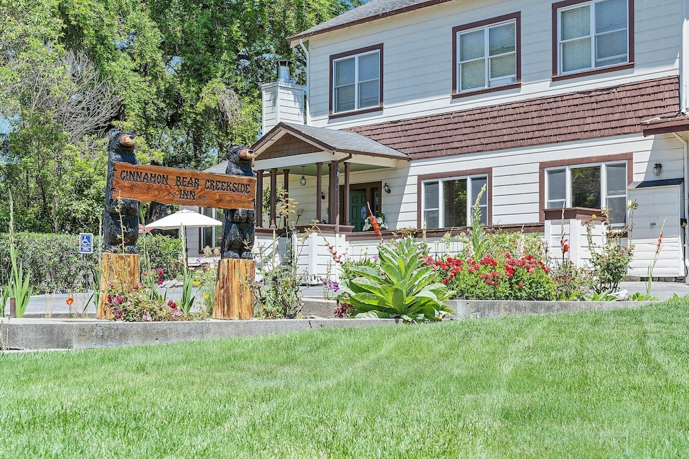 Cinnamon Bear Creekside Inn - photo 2
