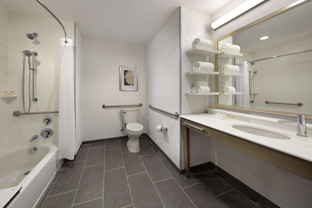 Hampton Inn Long Beach Airport - photo 13