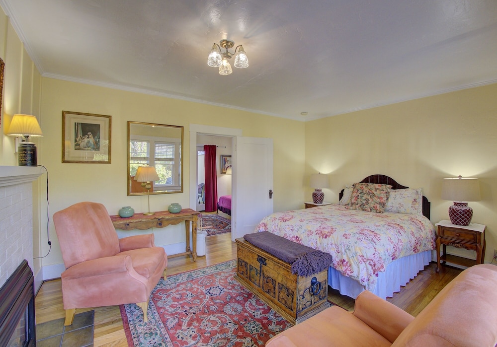 Secret Garden Inn and Cottages - photo 81