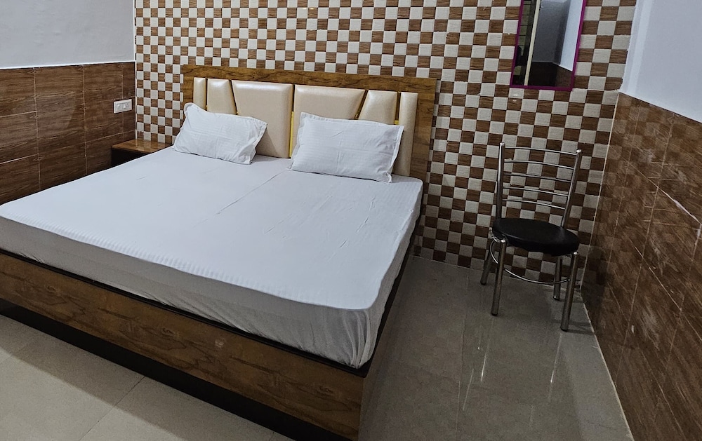 Hotel Saral Guest House Ram Mandir in Ajodhya, India