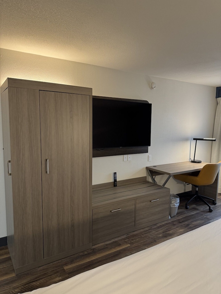 Holiday Inn Express Denver Central North by IHG - photo 18