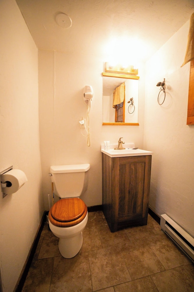 Chinook Winds Motel - photo 115