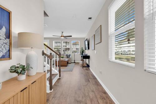 Centrally Located Myrtle Beach House Near Sports Center Broadway at the Beach Shopping Beach and Golf — 4-Star Luxury Hotel in Myrtle Beach, United States