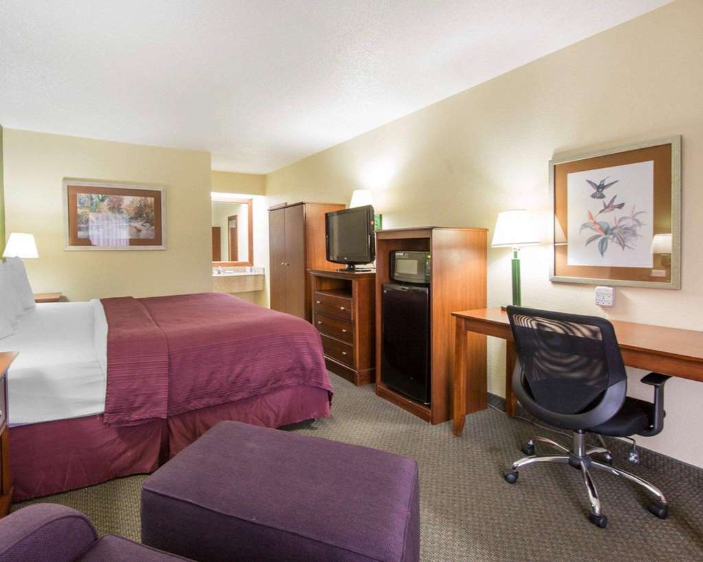 Quality Inn Merchants Drive - photo 12