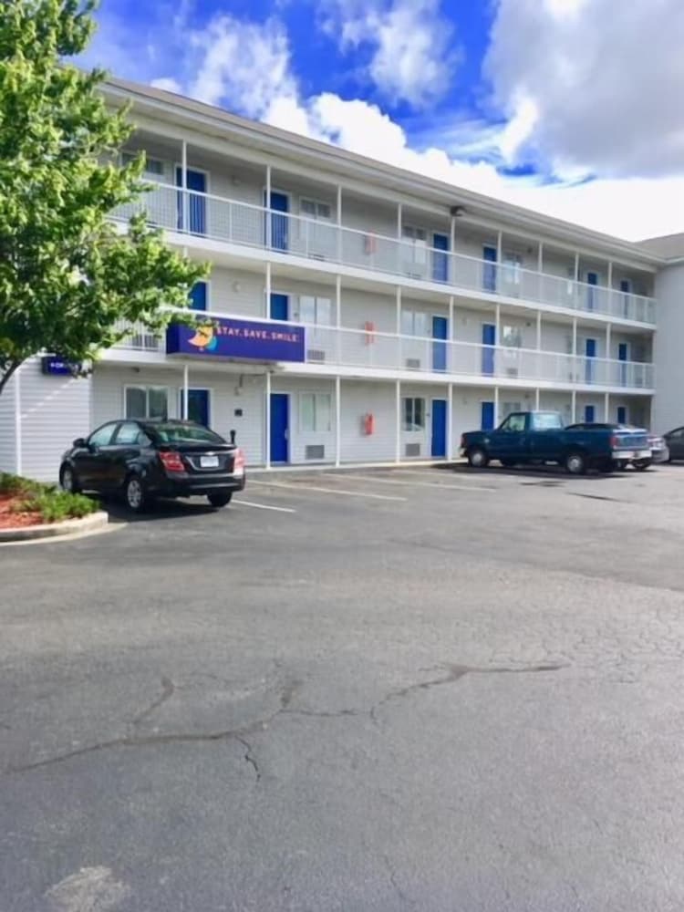 InTown Suites Extended Stay North Charleston SC Rivers Ave - photo 28