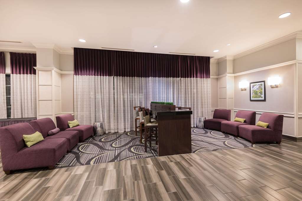 La Quinta Inn & Suites by Wyndham San Antonio Riverwalk - photo 7
