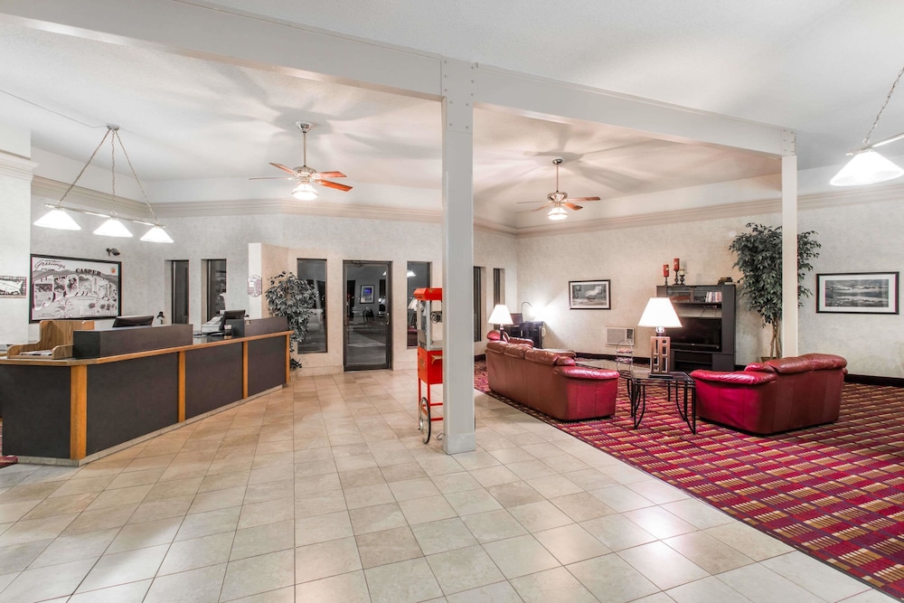 Super 8 by Wyndham Casper West by the River - photo 2