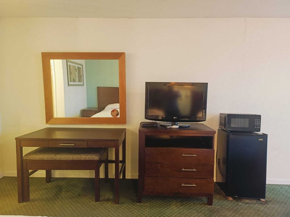 Grumpys Motor Inn Flatonia - photo 21