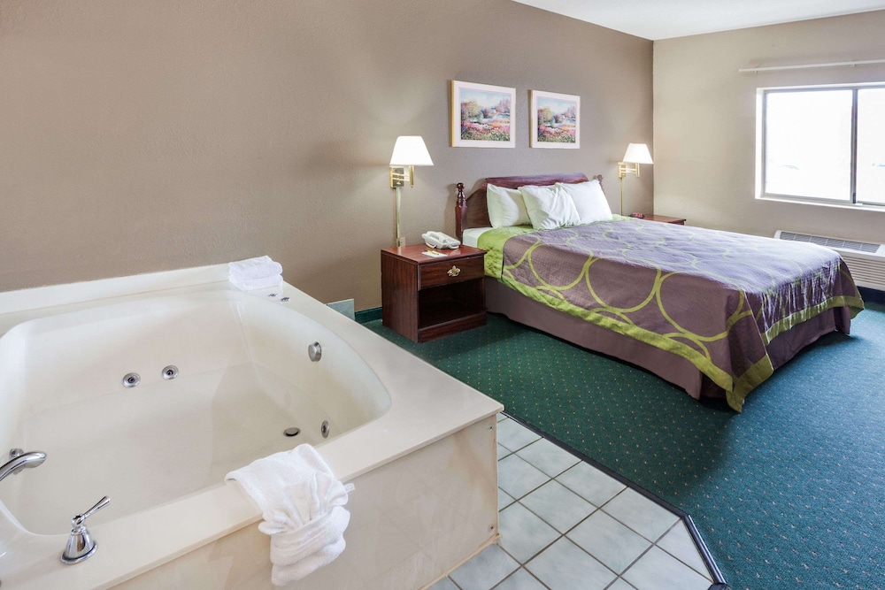 Super 8 by Wyndham Valparaiso - photo 14