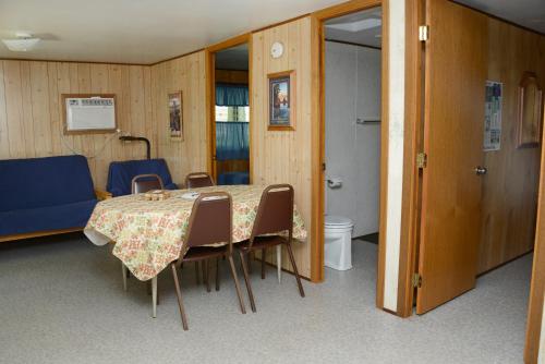 Riverside Resort - photo 8