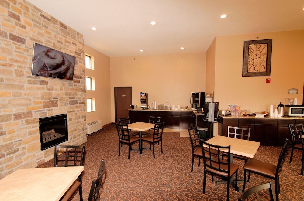 Cobblestone Inn & Suites Denison Oak Ridge - photo 56