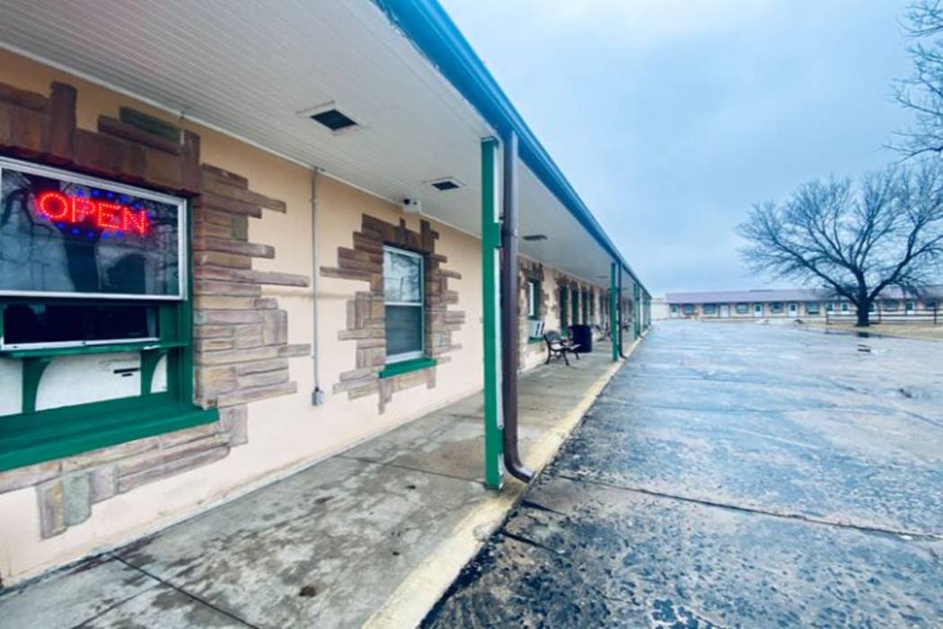 Hillcrest Motel - photo 2