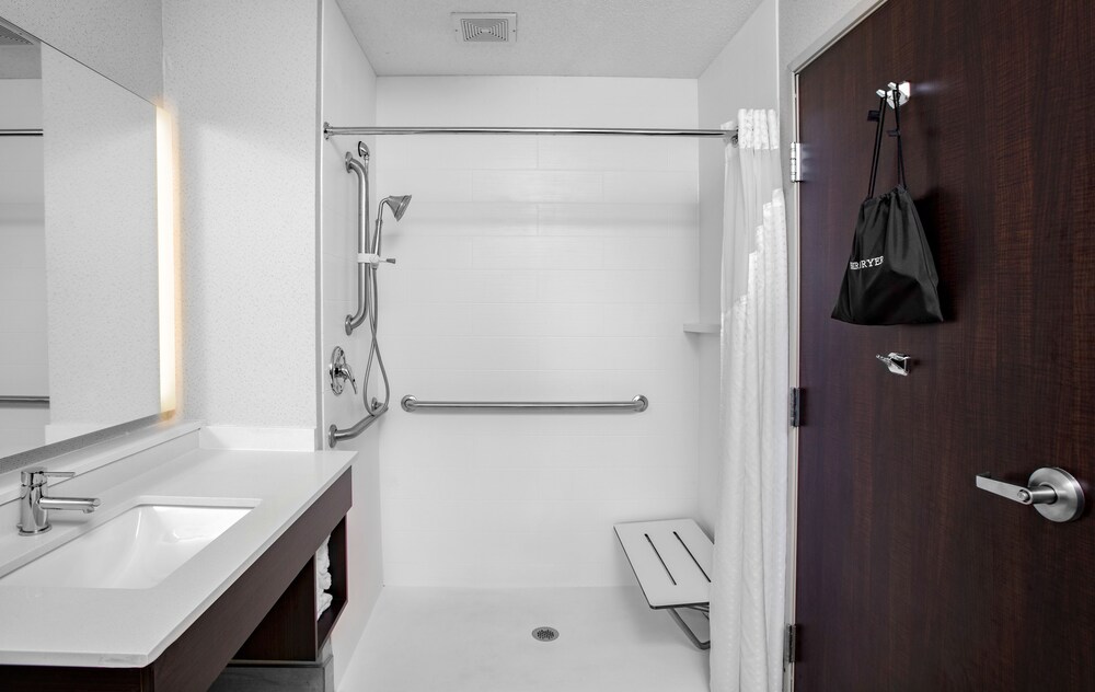 Holiday Inn Express Hotel & Suites Altoona Des Moines - photo 7