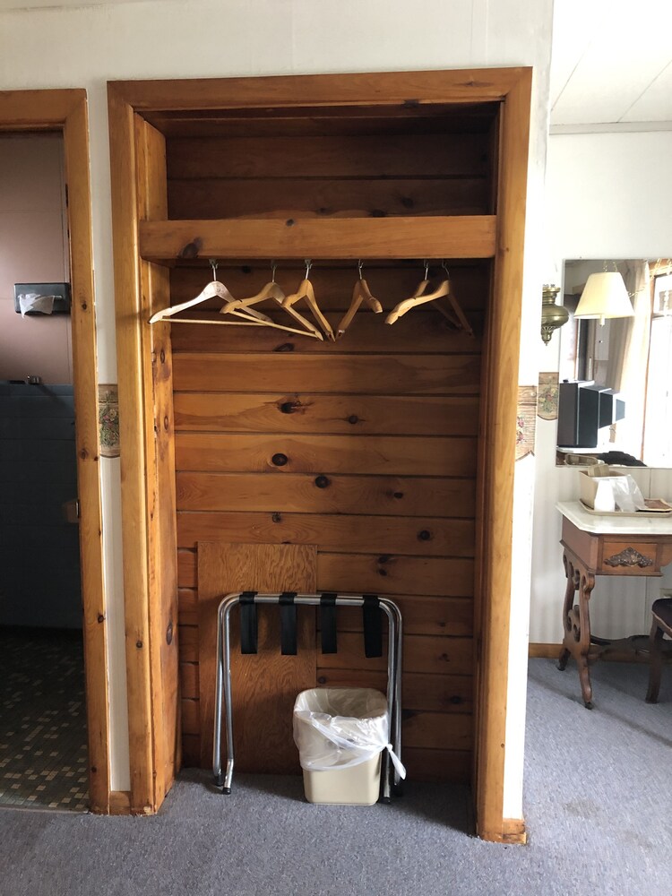 Gold Eagle Inn - photo 8