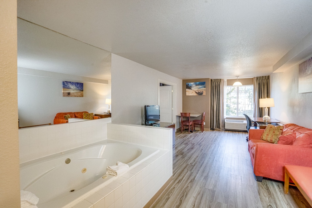 The Ashley Inn & Suites - photo 13