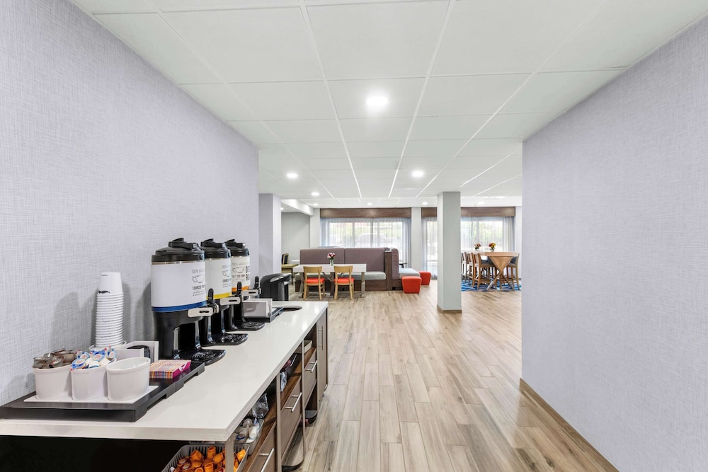 Hampton Inn Knoxville Airport - photo 34