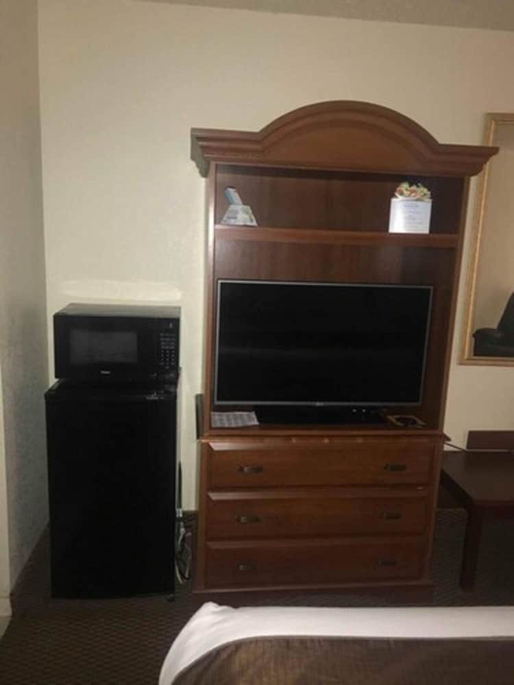 Days Inn by Wyndham Abilene - photo 15