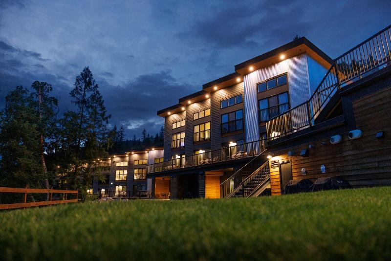 Basecamp Resorts Revelstoke — 4-Star Luxury Hotel in Revelstoke, Canada