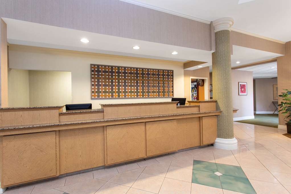La Quinta Inn & Suites by Wyndham Jacksonville Butler Blvd - photo 5