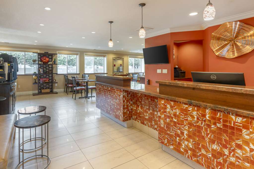 Best Western Plus Airport Plaza - photo 2