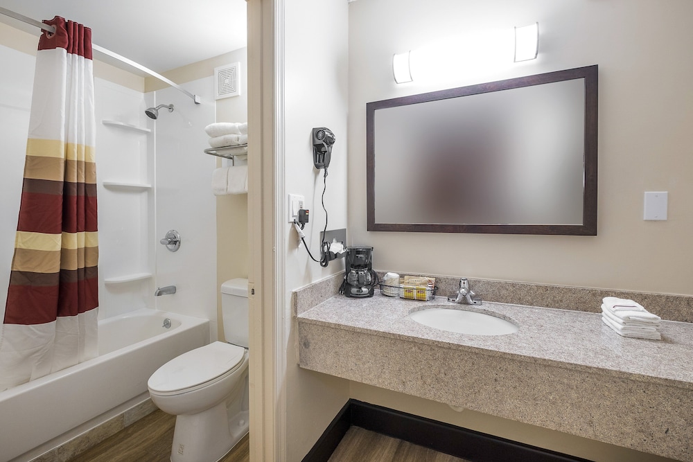 Red Roof Inn Fredericksburg North - photo 22