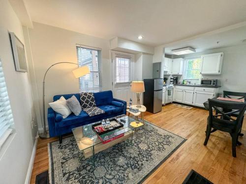 Charming Bi Level Townhouse near Harvard & MIT — 4-Star Luxury Hotel in Cambridge, United States