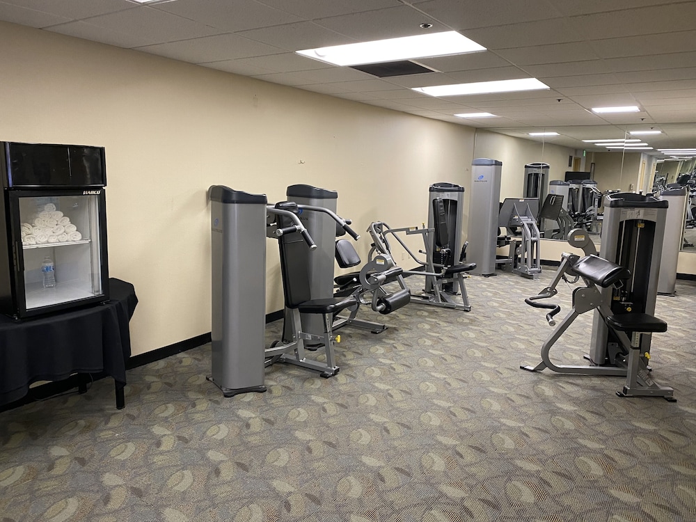 Hotel Elegante Conference & Event Center Colorado Springs - photo 20