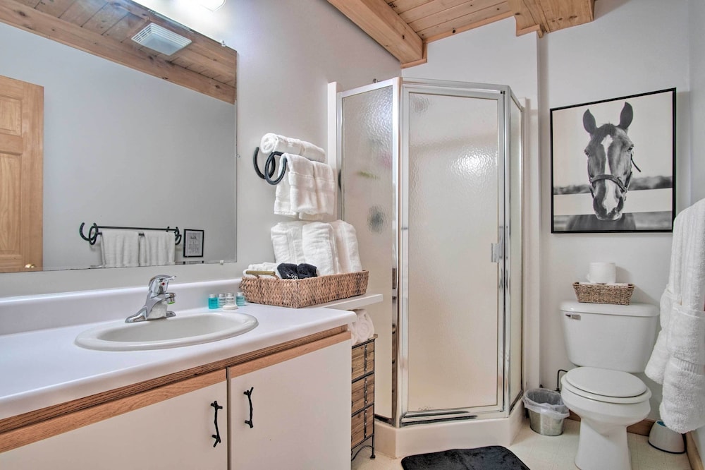 Rustic Rothbury Cabin with Resort Amenity Access - photo 5