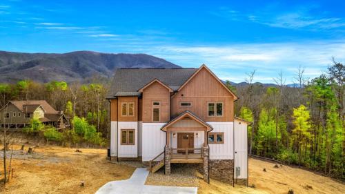 Chalet Bellemont View Heated Swim Spa Game Room — 4-Star Luxury Hotel in Sevierville, United States