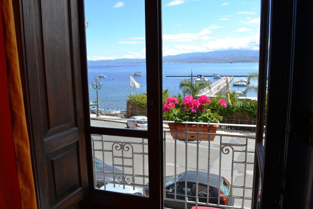 Bed& Breakfast Maredomus — 4-Star Luxury Hotel in Milazzo, Italy