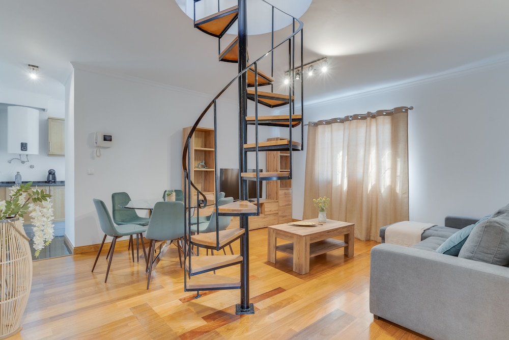 Encanto Santa Cruz — 4-Star Luxury Hotel in Santa Cruz, Portugal
