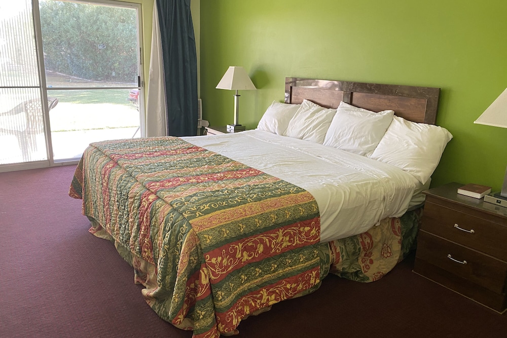 OYO Hotel Yuma AZ Desert Grove - photo 3