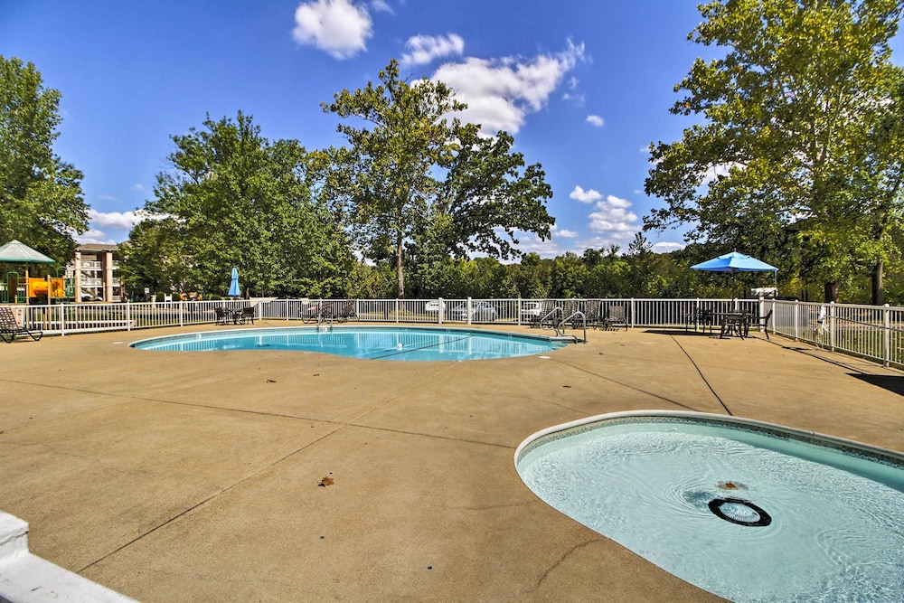 Pool and Dock Access Resort Condo in Branson - featured photo