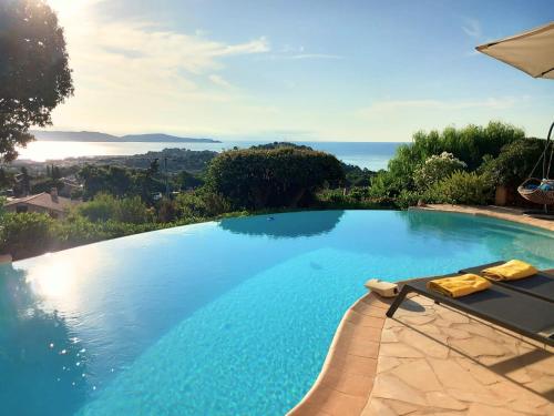4 Star Private Villa with Heated Pool and Panoramic Sea View at Gulf de Saint Tropez — 4-Star Luxury Hotel in Cavalaire-Sur-Mer, France