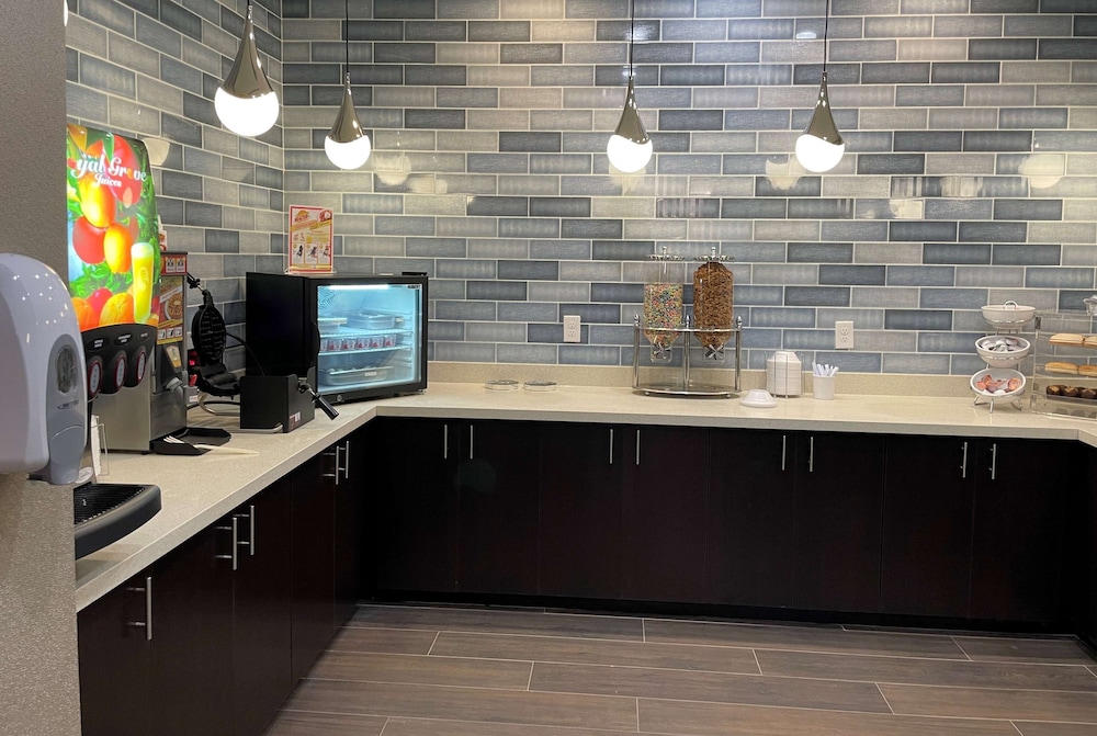 Hawthorn Extended Stay by Wyndham Sulphur - photo 23