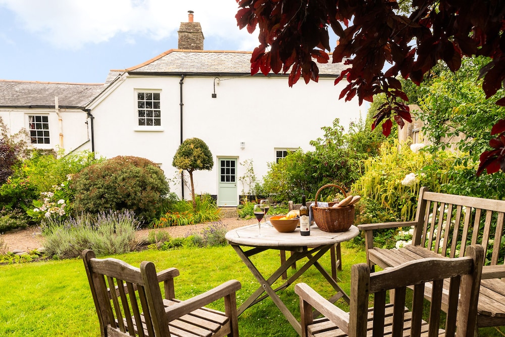 Blackbird Cottage — 4-Star Luxury Hotel in Bideford, United Kingdom