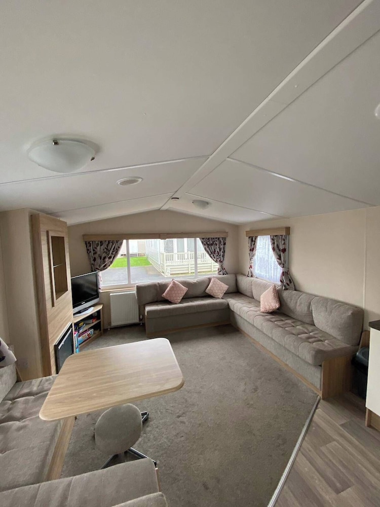 2 bed Caravan in Rhyl dog Friendly With Wifi in Rhyl, United Kingdom