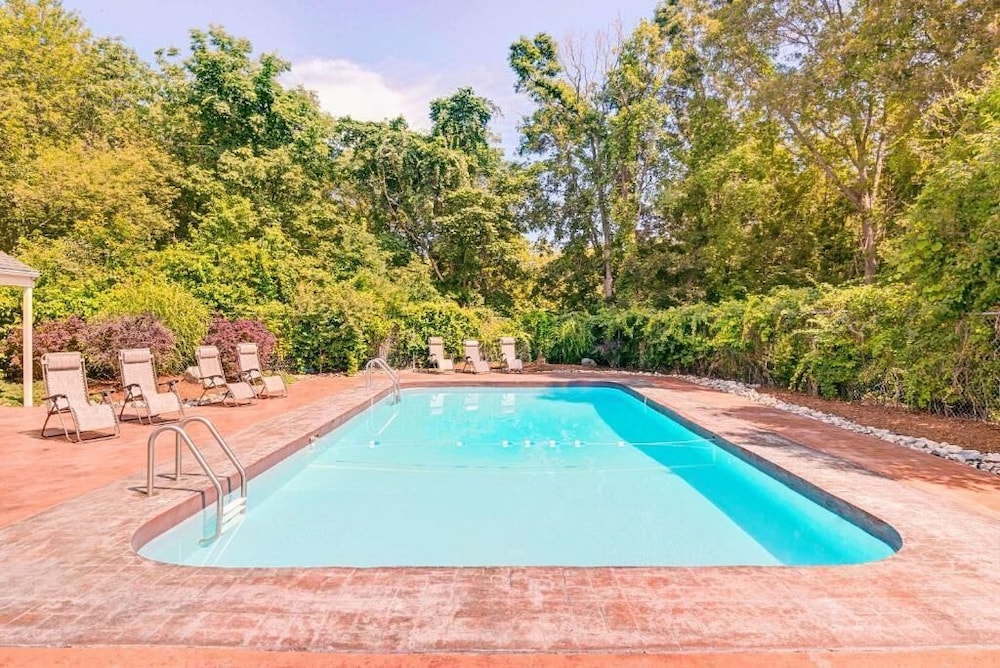 Colonial Inn Seekonk - photo 31