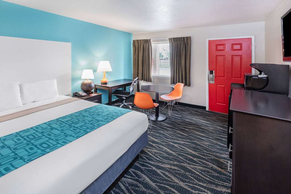 Howard Johnson by Wyndham Houston Hobby Airport - photo 16