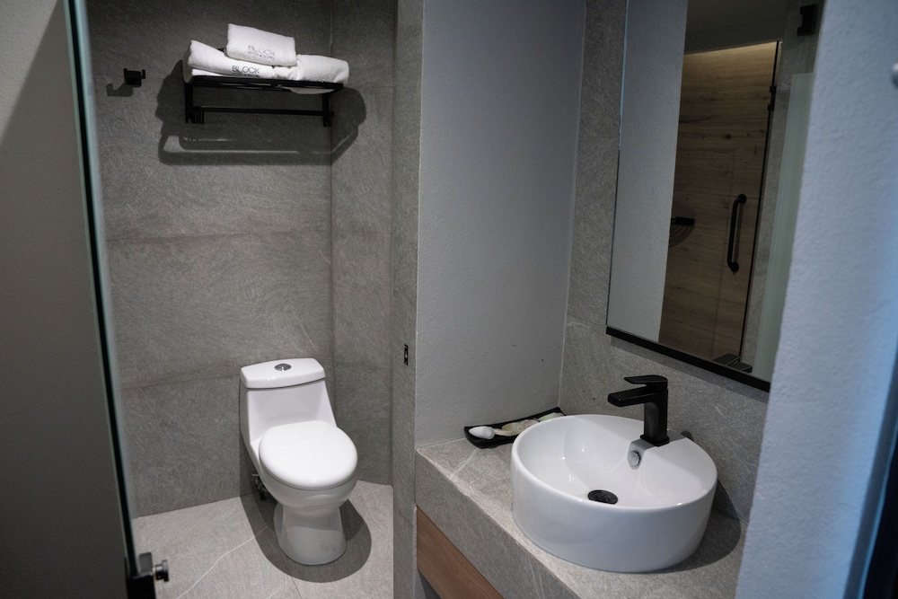 Hotel Block Suites